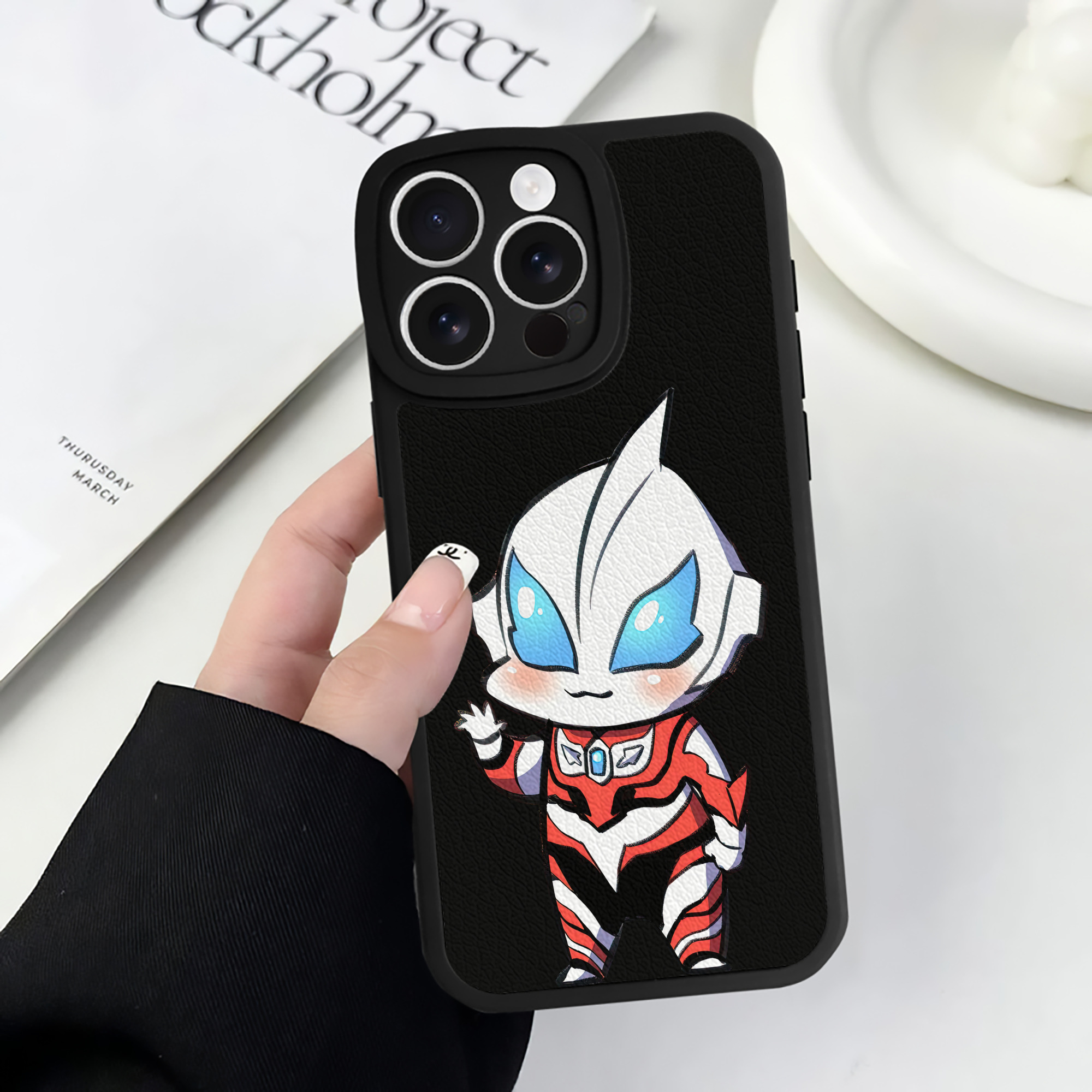 （画像用） ウルトラマン Ultraman 【iPhone 16シリーズ対応】シリコンスマホケース（レザー調） 材質：シリコン